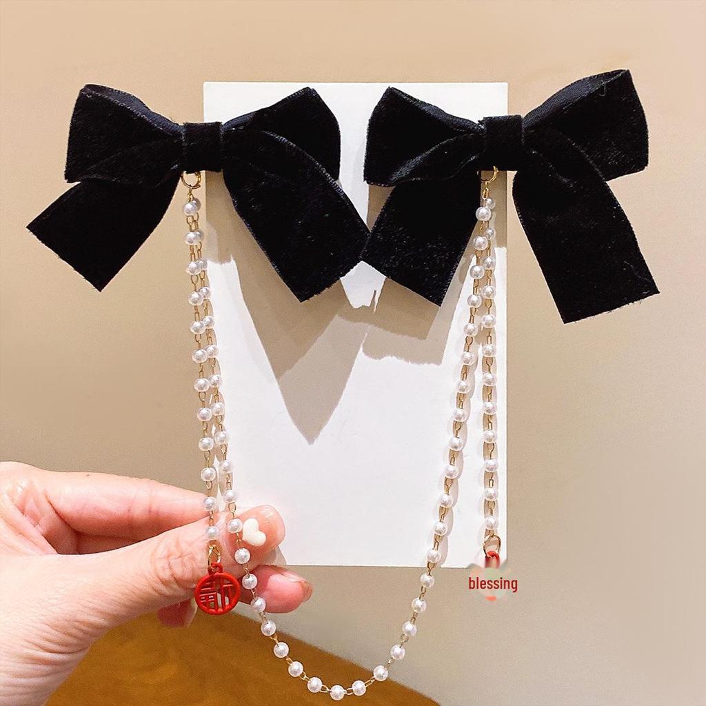 Красная новогодняя заколка-бантик с жемчужной кисточкой для девочек