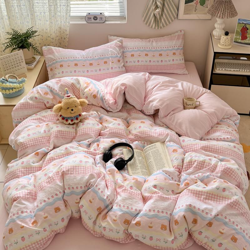 Grade A Cartoon Skin Friendly Breathable Bedding Set With Duvet Cover Sheet And Pillowcases