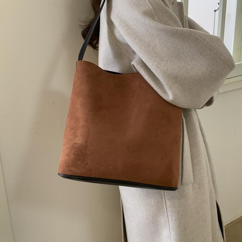 Замшевая сумка женская 2025 новая трендовая осенне-зимняя сумка-мессенджер, сумка-ведро, сумка на плечо, вместительная сумка-тоут для поездок