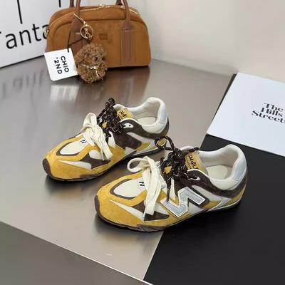 Двухцветная лента кожа супер мягкая плоская подошва немецкие тренировочные туфли женские 2025 весна новая универсальная буква на стопе маленькие спортивные туфли Форрест Гамп