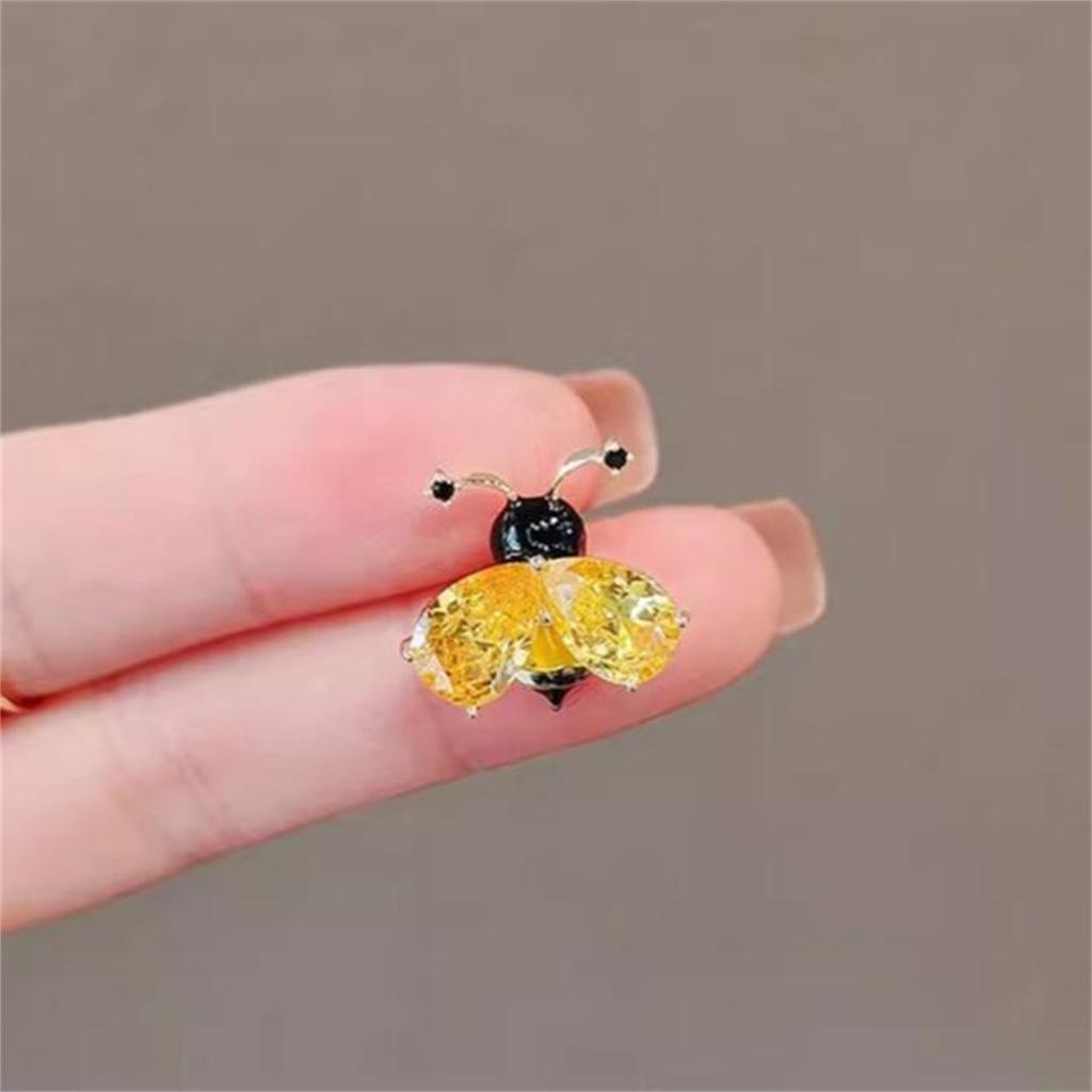 Bee Brooch Women's Fashionable And Exquisite Small Pin Suit Shirt Backpack Decoration Jewelry Party Birthday Gift 2024