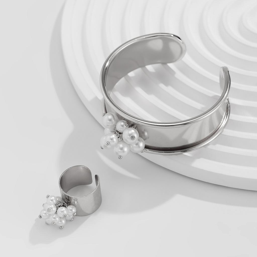 Imitation Pearl Flower Cuff Bangle Gold Silver Color Temperament Metal Wide Vintage Punk Simple Bracelets for Women Irregular Accessories Party Gift