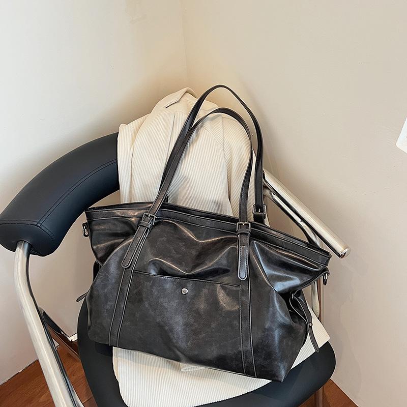 Ретро сумка женская большой вместимости 2025 новая осень и зима универсальная повседневная на плечо мессенджер текстурная сумка-тоут для通勤