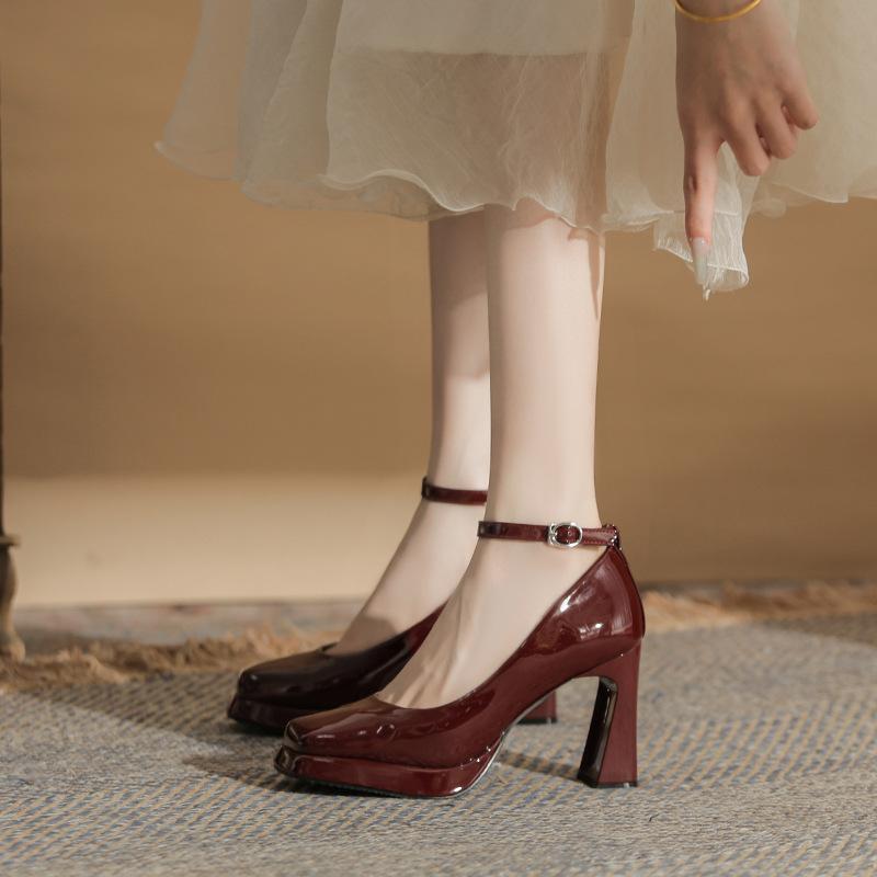Модные женские 2025 Осень Новый стиль Туфли на высоком каблуке Французский стиль Красные Вечерние Теплые Одинарные туфли Толстый каблук Мэри Джейн Свадебная обувь