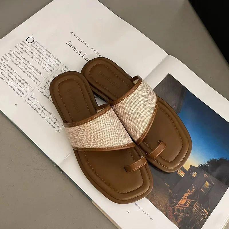 2024 Летние женские тапочки-гладиаторы Модные элегантные туфли на мягкой подошве на плоской подошве Женские повседневные пляжные шлепанцы Сандалии