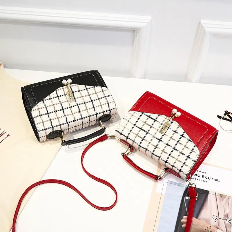 Autumn and Winter Korean Version of The Female Package Single Shoulder Crossbody Handbag Fashion Trend Small Square Bag Female Students Simple