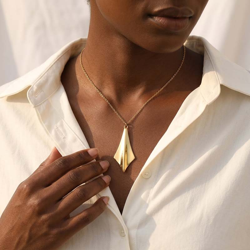 Stainless Steel Geometric Leaf Pendant Necklace for Women Trendy Gold Color Texture Choker Necklace Unique Jewelry Accessories