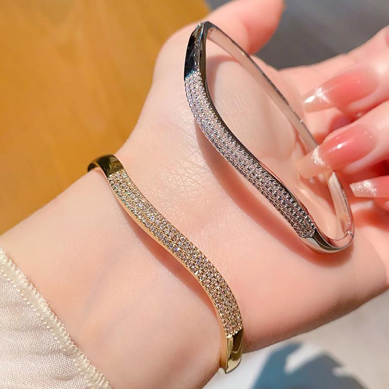 Fashionable Light Luxury Zircon Bracelet Sparkles with High Quality and Versatile Style Bracelet Jewelry