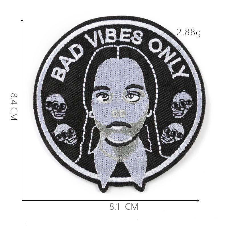 Круглая вышитая нашивка на одежду - наклеиваемый значок