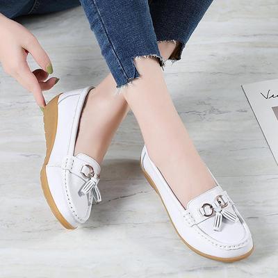 Весенние и осенние туфли на танкетке из кожи для женщин — мягкая подошва, полый дизайн, идеально подходят для людей среднего и пожилого возраста