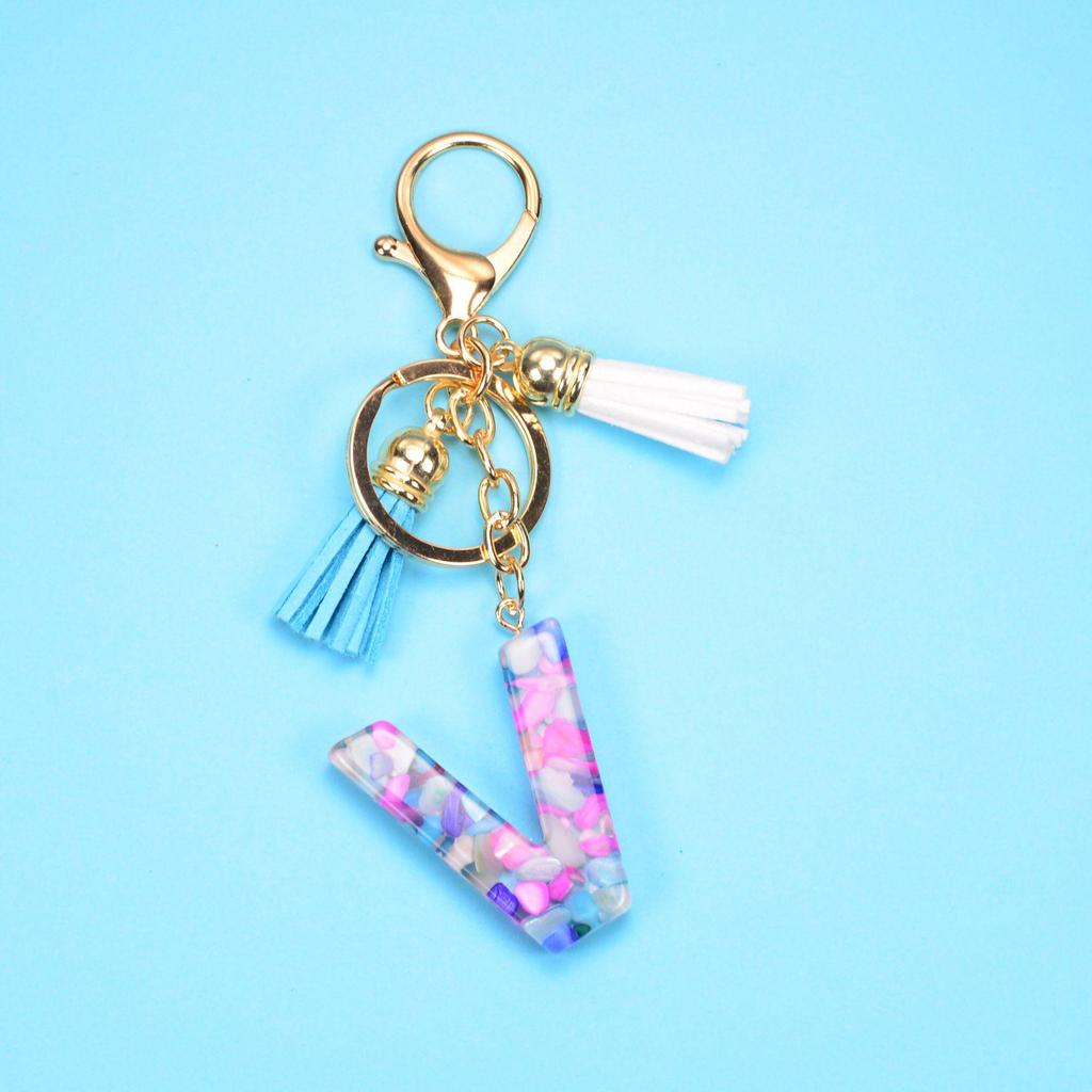 Брелок с кисточкой и английскими буквами: Аксессуары из смолы и акрила для мужчин и женщин - 26 уникальных букв