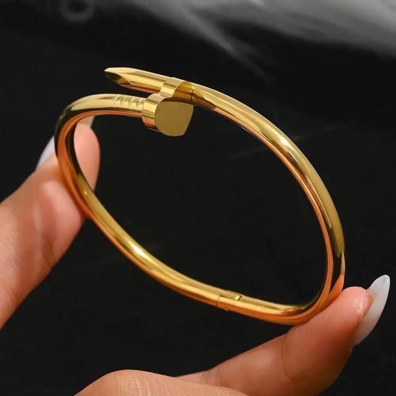 Stainless Steel Women's Bracelet with Diamonds and Four-Leaf Clover Studs - Non-fading, Cross-border Design.
