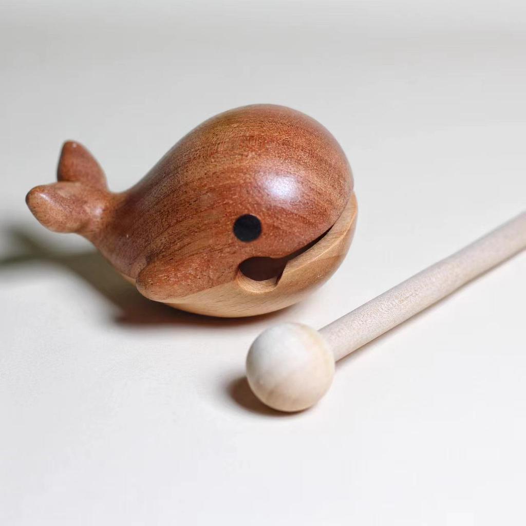 Украшение стола в виде деревянной рыбы-кита: Офисная игрушка из цельного дерева для снятия стресса и эмоциональной стабильности