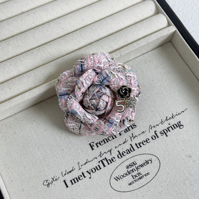 Korean Fabric Camellia Brooches For Women Handmade Flower Lapel Pins Elegant Clothing Jewelry Accessories Corsage
