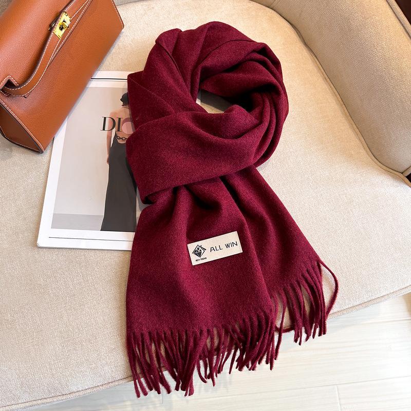 Стильный однотонный шерстяной шарф, 100% шерсть, теплый, удобный, универсальный, с длинными кисточками.