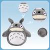Милый мягкий мультяшный персонаж-животное, плюшевая игрушка-кот с голыми зубами, анимированная вокруг веселого спящего ребенка-компаньона «Мой сосед Тоторо»