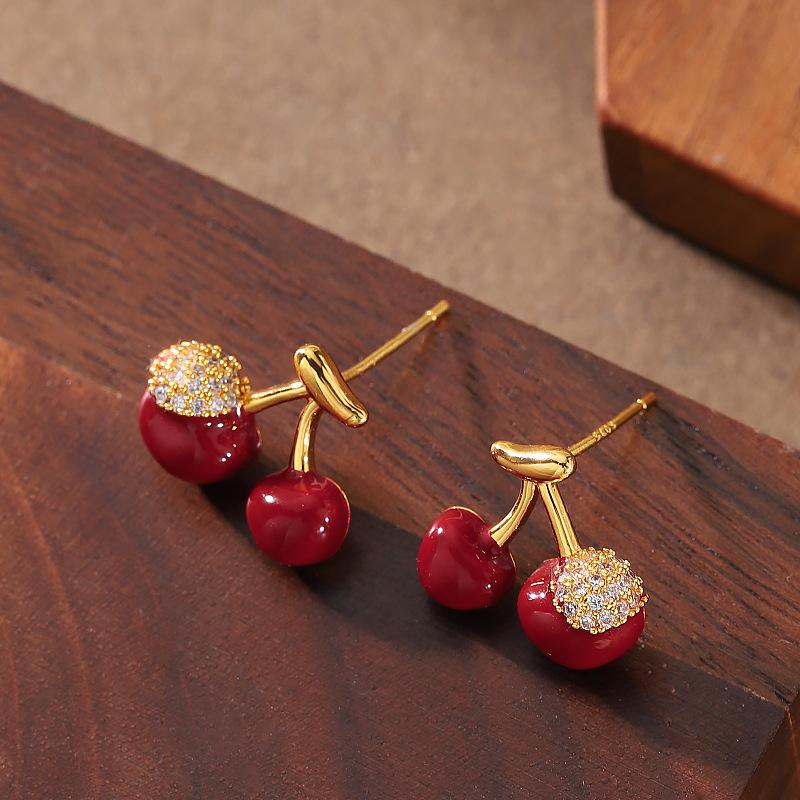 Стильные изысканные сладкие красные серьги-гвоздики с вишней, капающей маслом, легкая роскошь, простые, маленькие, свежие, нишевый дизайн