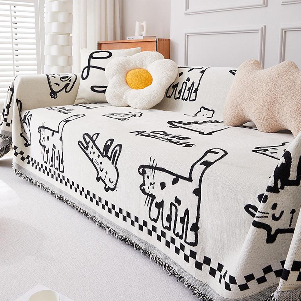 Плюшевый нескользящий кремовый чехол на диван на все четыре сезона