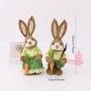 Набор из 2 пасхальных украшений: фигурка соломенного кролика, настольный декор, статуэтка пары кроликов с морковными яйцами, весенний декор, центральный элемент для домашнего стола, фермерского дома