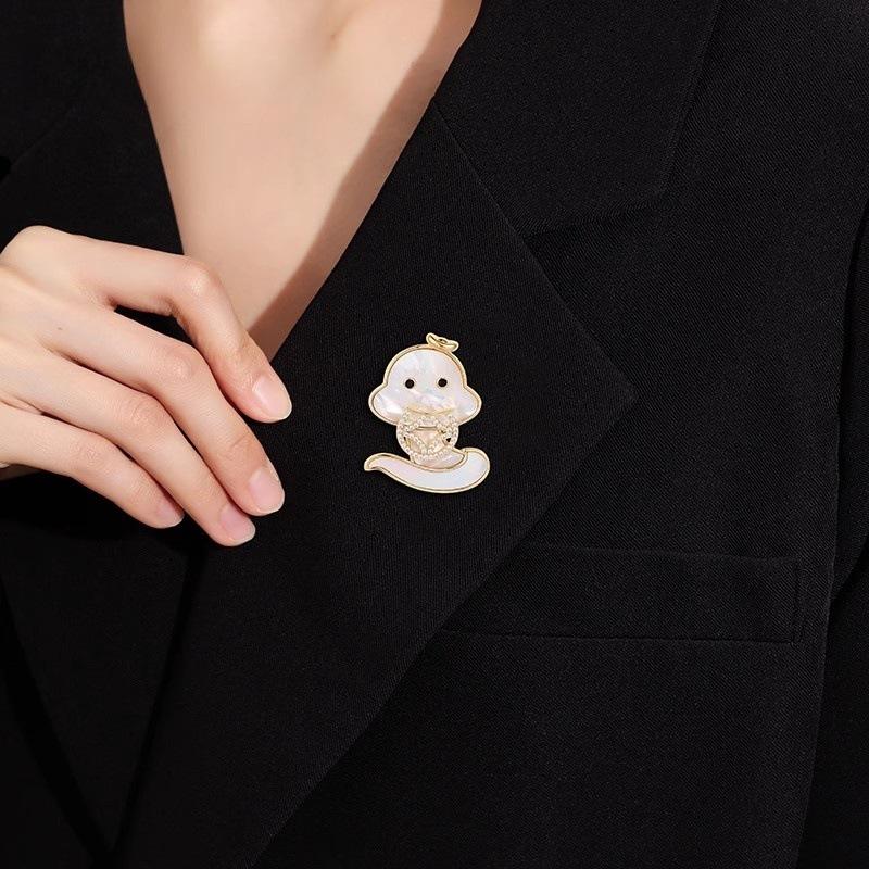 Cute Gold Coin Snake Baby Brooch High-End Femininity Corsage Niche High-End Pin Suit With Accessories
