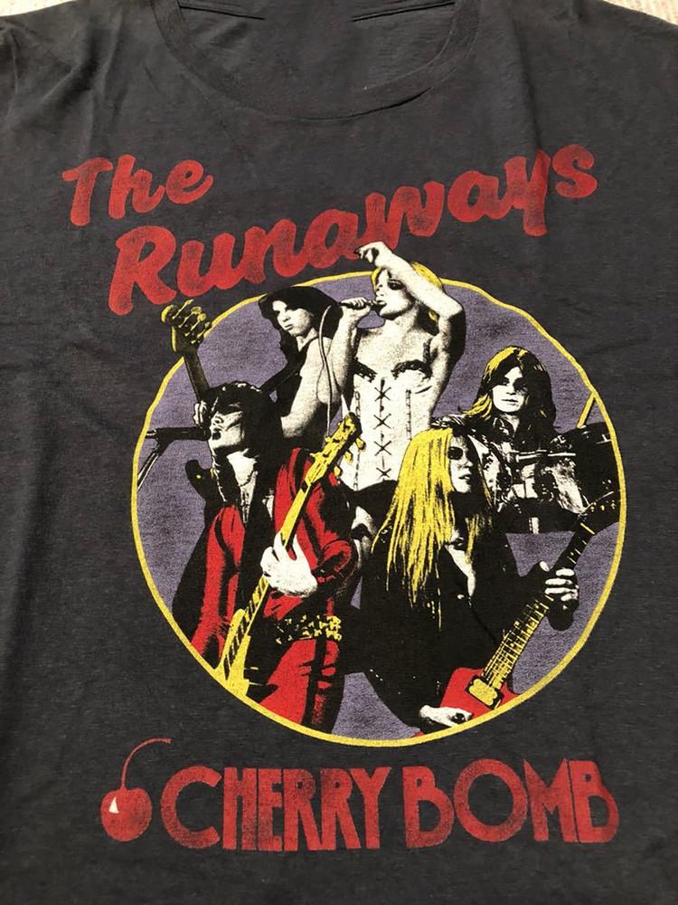 Винтажная футболка The Runaways Band Cherry Bomb 90-х Унисекс Концертная S - 5XL SG066 Унисекс Футболка
