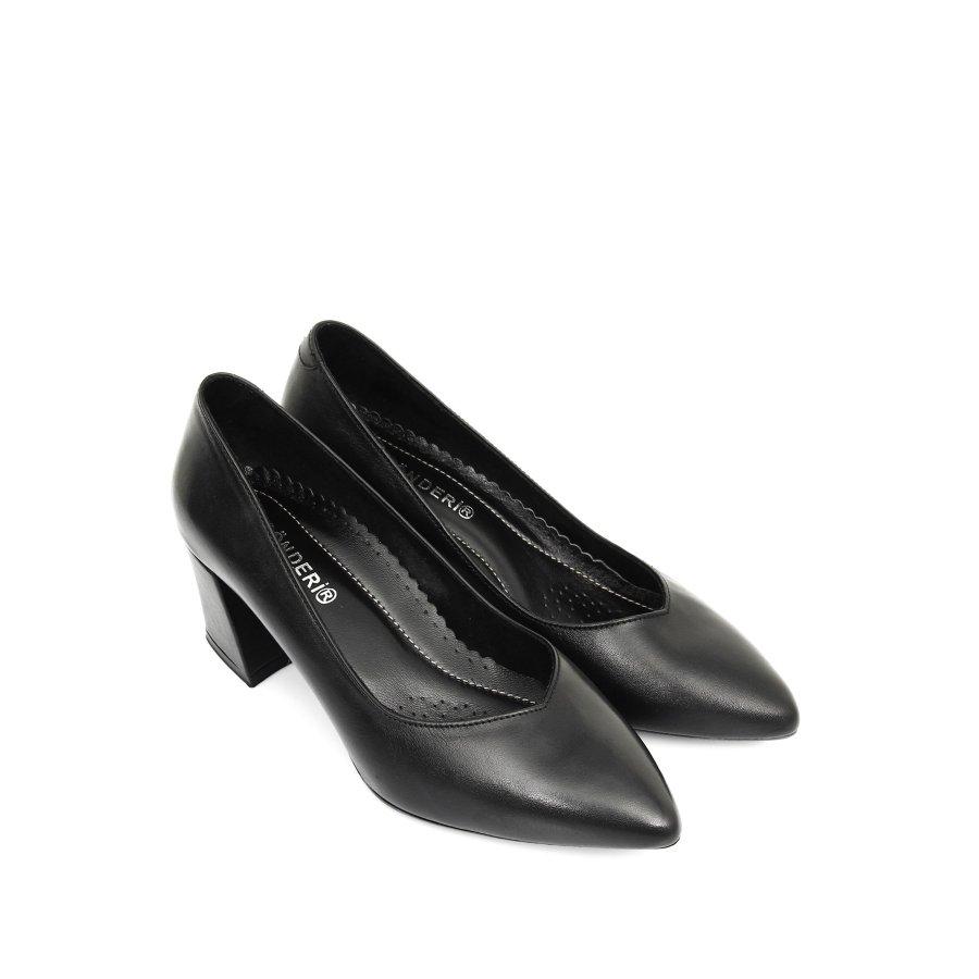 Женские кожаные классические туфли на каблуке