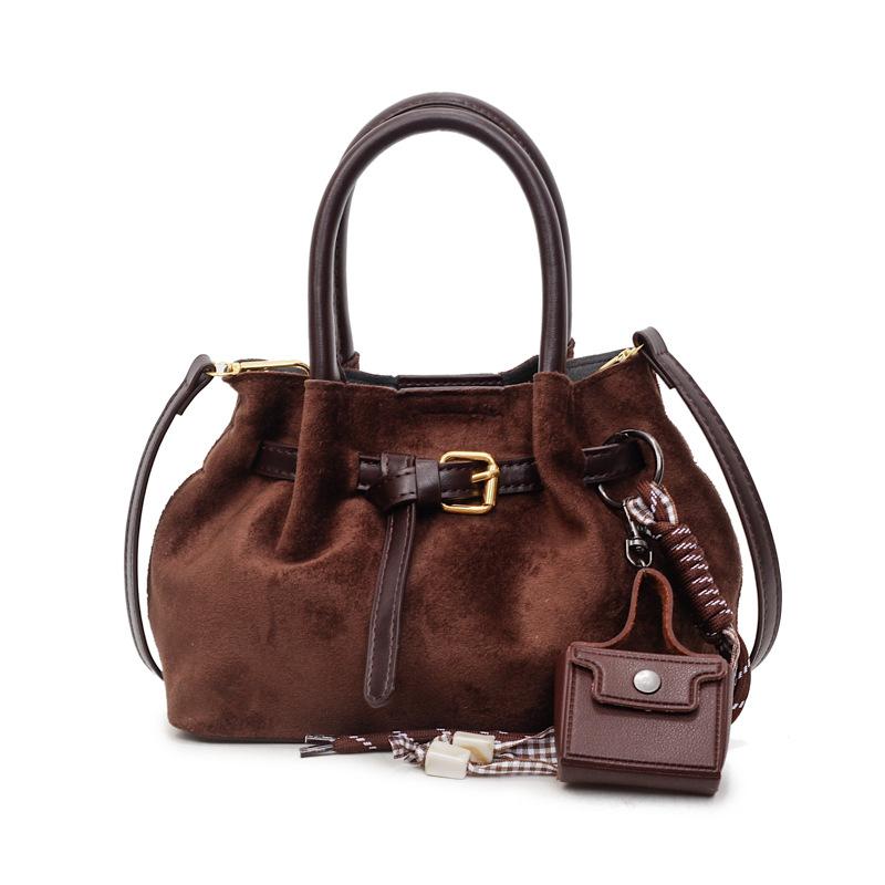 Замшевая сумка женская осень и зима 2025 новый нишевый дизайн ретро сумка через плечо сумка-мессенджер плиссированная портативная сумка-ведро