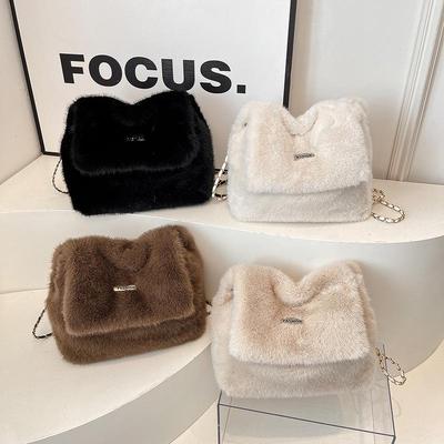 Женская плюшевая косметичка Осень/Зима 2025: Трендовый клатч большой вместимости и наплечная сумка кроссбоди