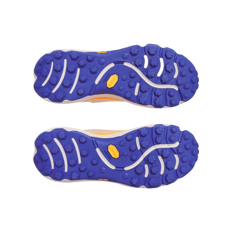 Under Armour HOVR Infinite Pro Trail Кроссовки Унисекс цвета слоновой кости, дюны и аэро-розового, оранжевые 3027202-142