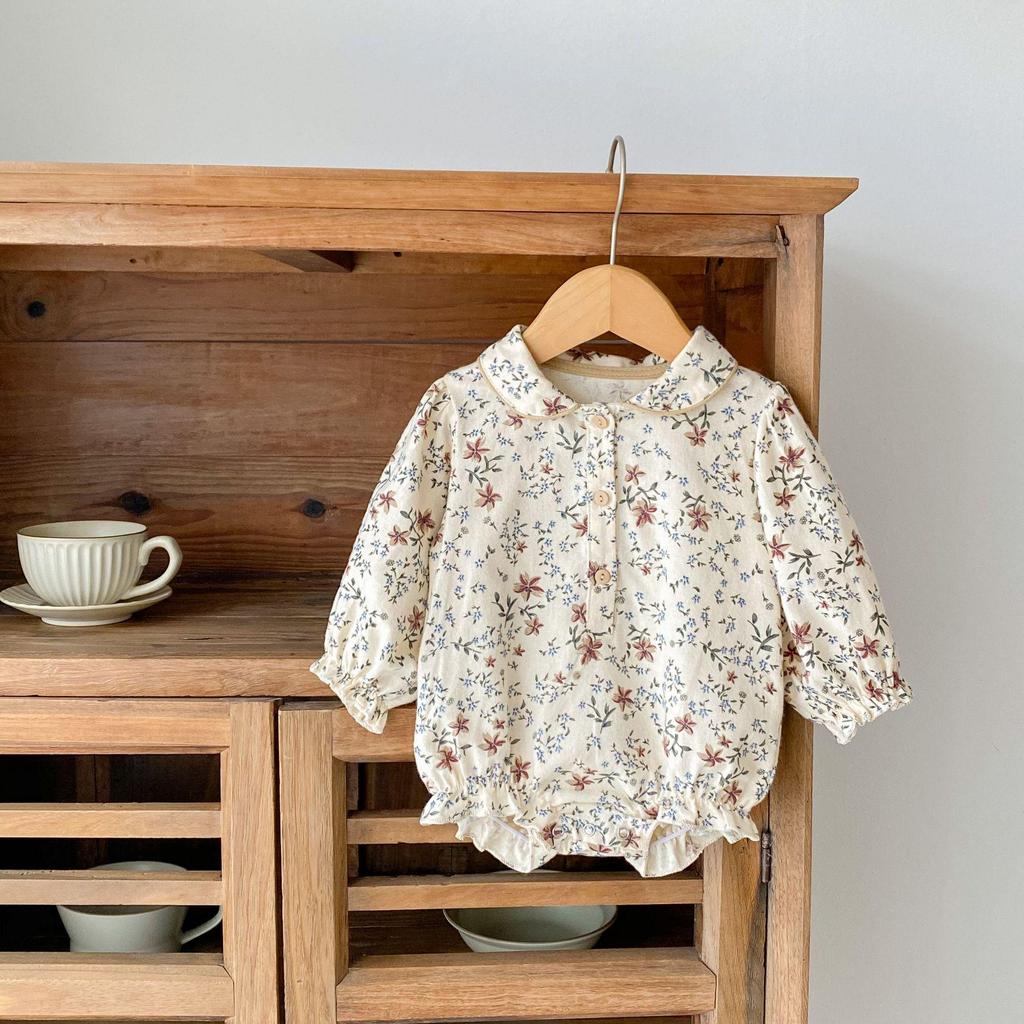 Осень 2024 г. Хлопковый комбинезон для девочек: Принтованный, с отворотом, рукава-фонарики, длинный рукав, свободный крой, треугольный дизайн для ползания.