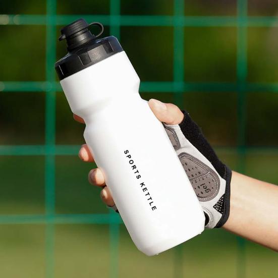 Велосипедная бутылка для воды емкостью 720 мл с уплотняющим носиком прессового типа, пищевой класс, не содержит бисфенола-А, герметичная конструкция, удобная бутылка для воды с захватом