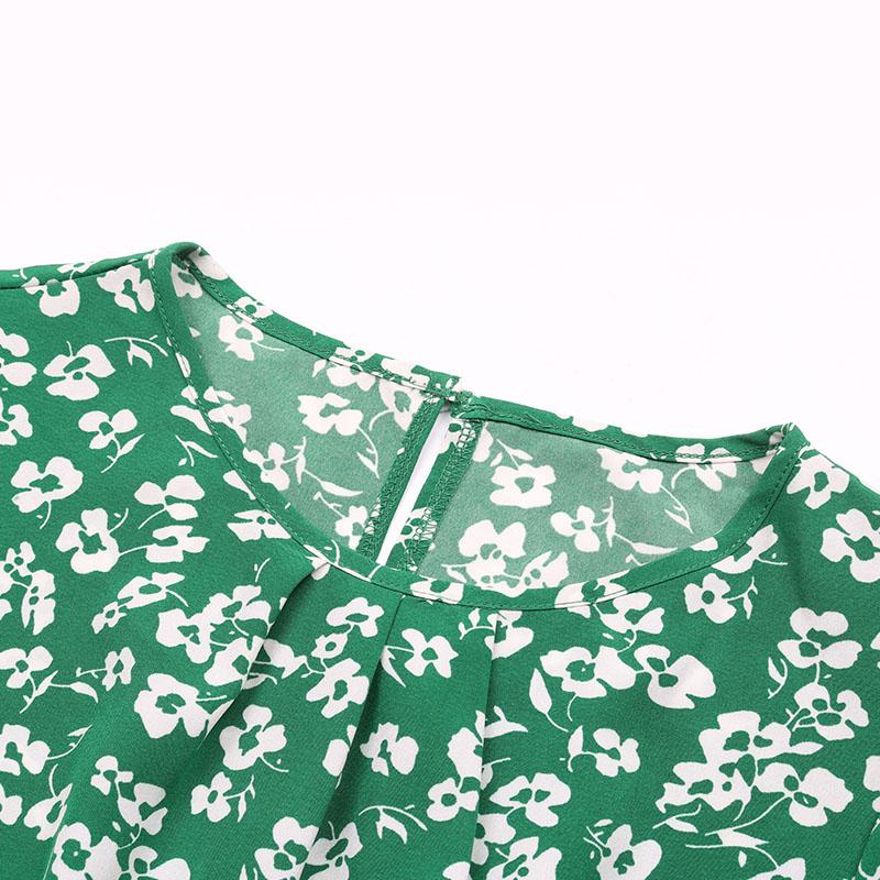 Женское летнее платье с коротким рукавом и круглым вырезом на шнуровке зеленого плиссированного цвета с принтом