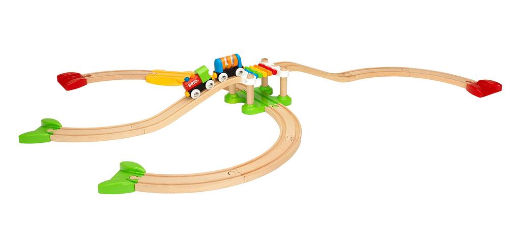 BRIO Железная дорога Мой первый набор для начинающих [Набор из 18 предметов] для возраста от 18 месяцев (Деревянная игрушка-поезд с рельсами) 33727