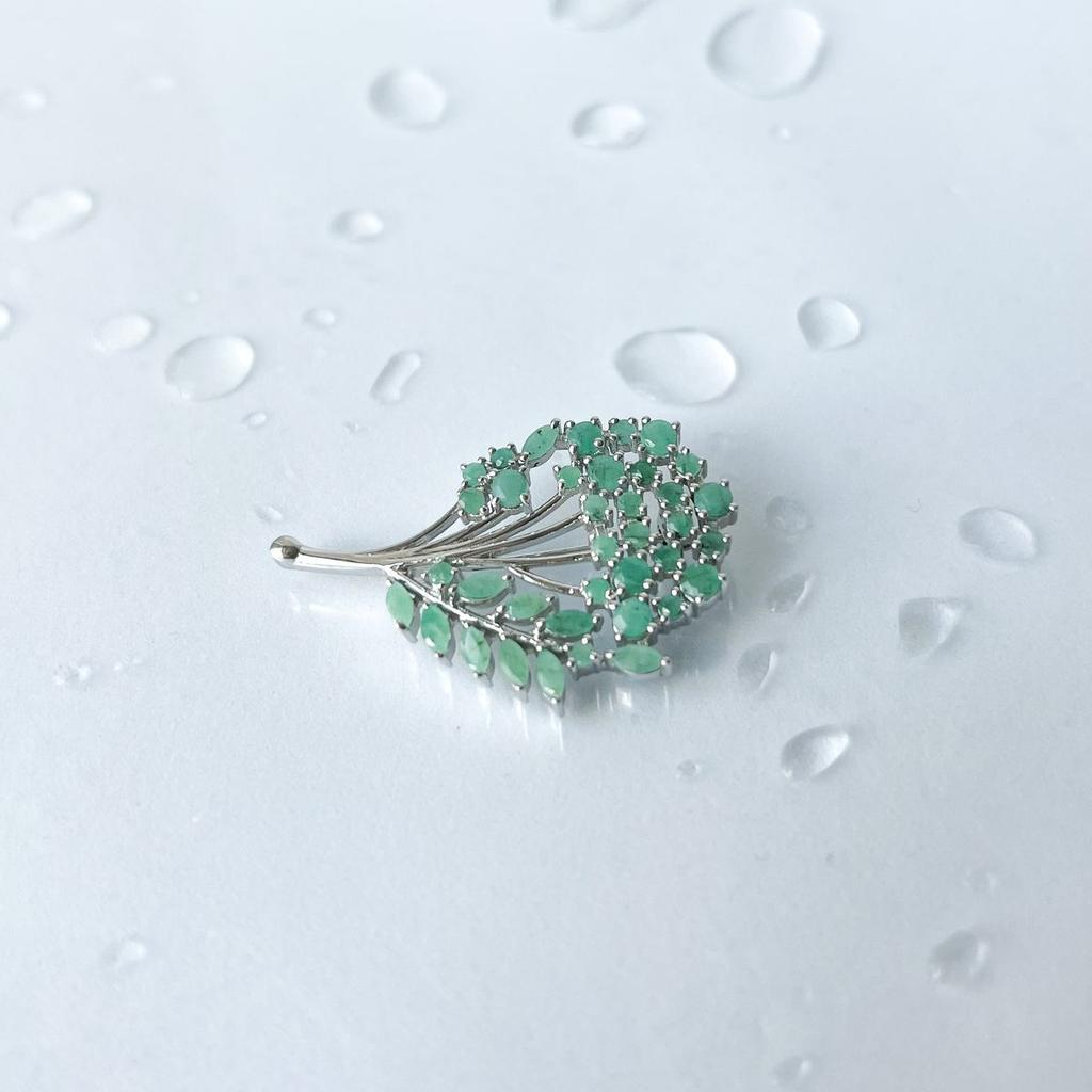 Silver Brooch with Natural Emerald 2.41ct (2140887)