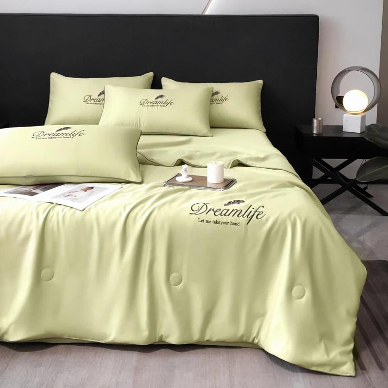 High-End Embroidery Silky Spring Autumn Quilt Comfortable Sleep Soft Breathable Blanket Skin-Friendly Air Conditioner Comforter