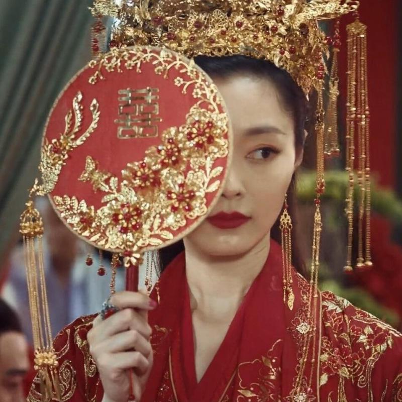 Красный свадебный веер: Свадебный веер-букет «Счастье» в древнекитайском стиле