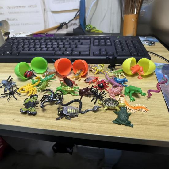 24 шт. Предварительно наполненные пасхальные яйца, сувениры для вечеринки, яйца с игрушками насекомых и лягушек внутри, наполнители для пасхальной корзины для охоты за яйцами, подарки для детей и малышей