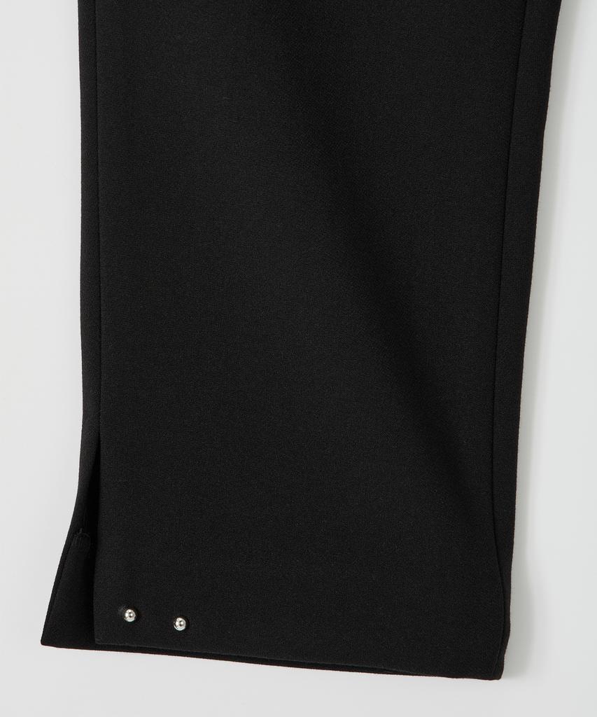 SALON DE YOHN Studded Capri Pants_ Black
