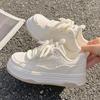 Маленькие белые туфли на толстой подошве женские 2024 новые осенние дышащие с юбкой молочные fufu повседневные спортивные легкие универсальные туфли для сноуборда