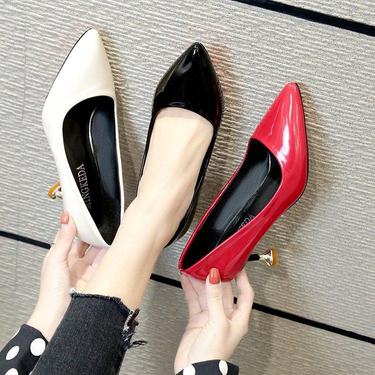 Мода 2024 Весна Новые Туфли из мягкой кожи на среднем каблуке, сетчатые красные туфли на высоком каблуке, лакированная кожа, рабочие женские туфли