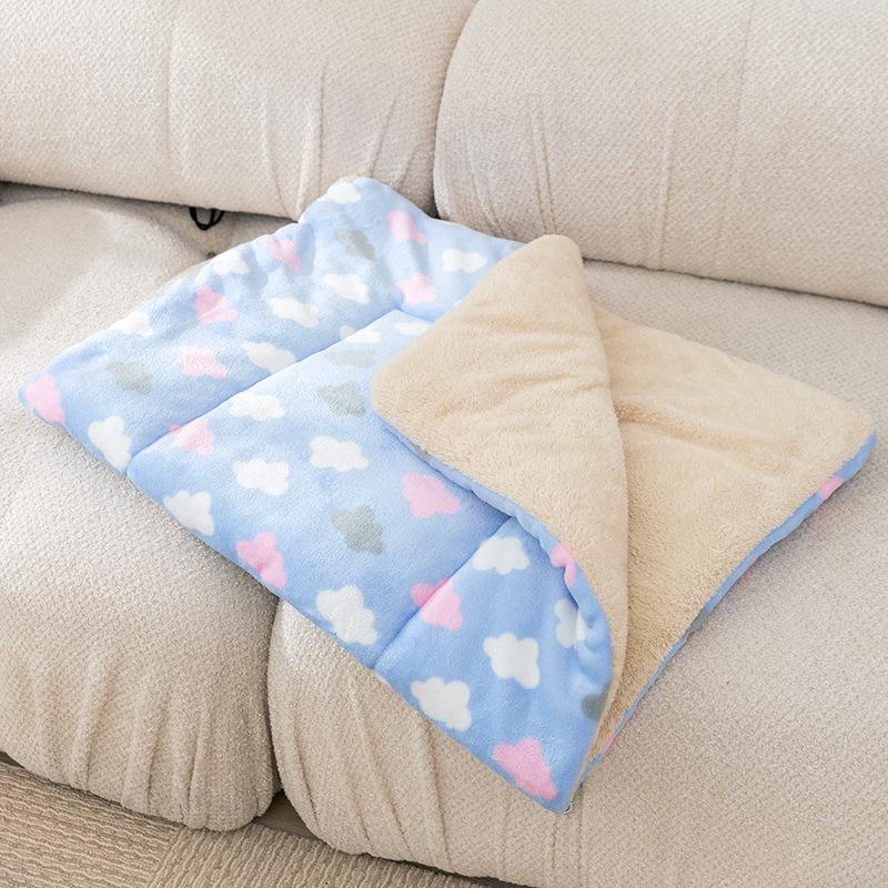 Cartoon Bear Flannel Cat Pet Blanket Dog Mat Quilt Dog Household Pet Supplies Universal for All Seasons