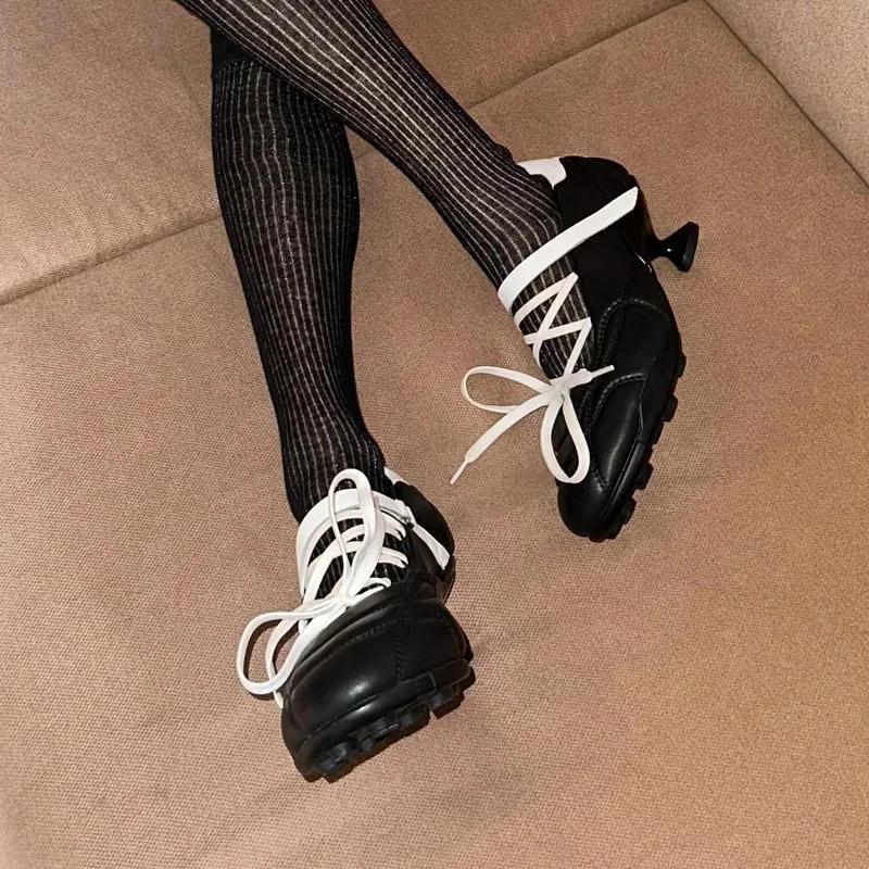 Модный дизайнер Туфли-балетки на каблуке Женские с круглым носком Крест на шнуровке Необычная обувь Спортивный стиль Серебристые Брендовые Туфли на низком каблуке