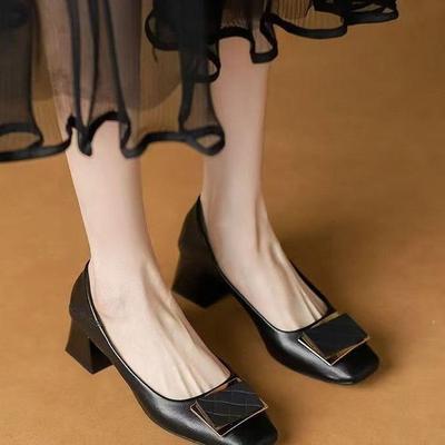 Популярная французская женская обувь для通勤 2025 осень новая толстый каблук квадратный носок мелкий вырез модные высокие каблуки легкие темпераментные туфли-лодочки