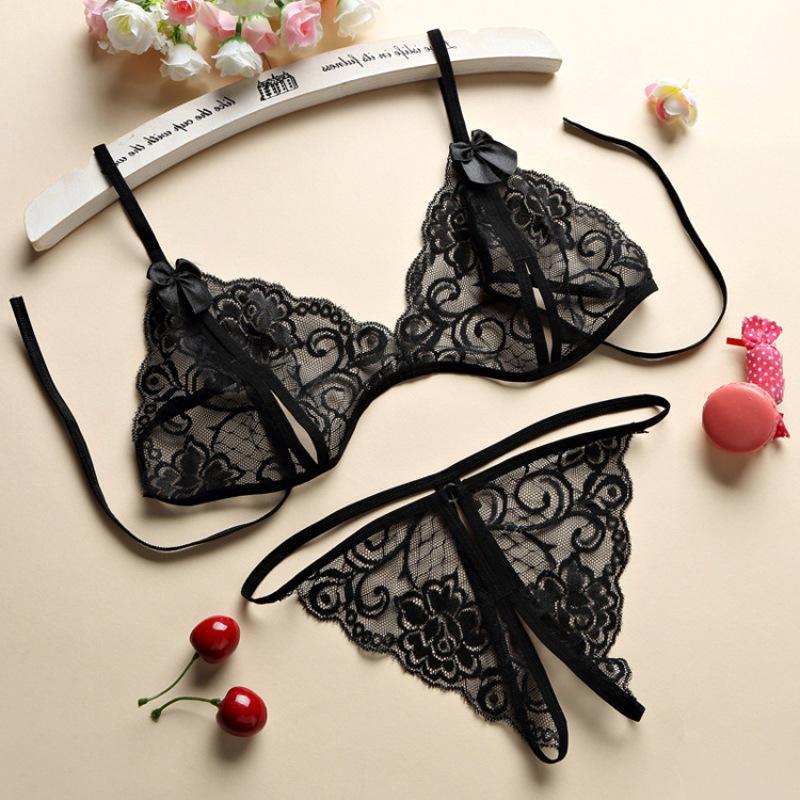 Сексуальный кружевной комплект нижнего белья с открытыми чашечками и открытой промежностью с сеткой