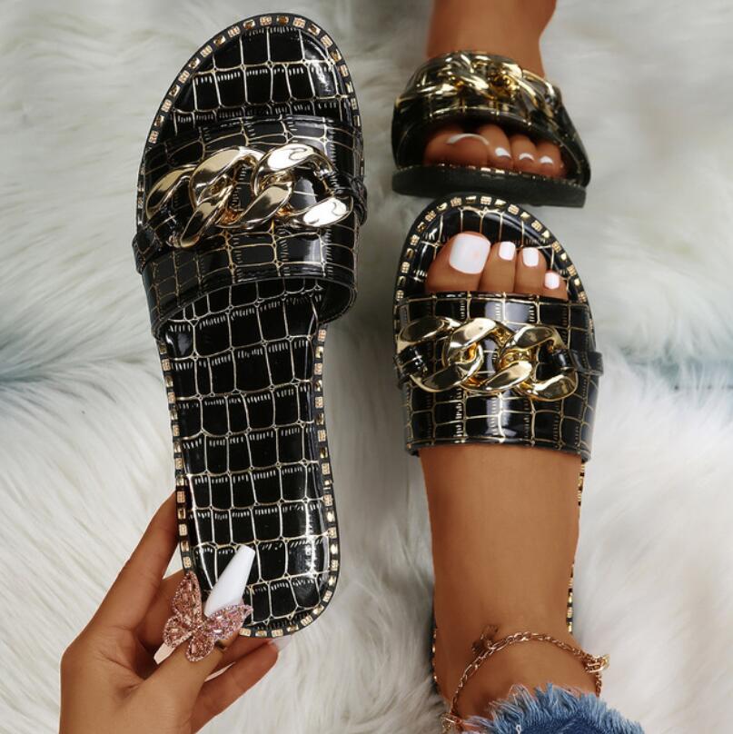 Модные сексуальные цепочные замки, однотонные, большого размера, 2024, летние, новые, стильные, римские, плоские, женские тапочки, женские сандалии