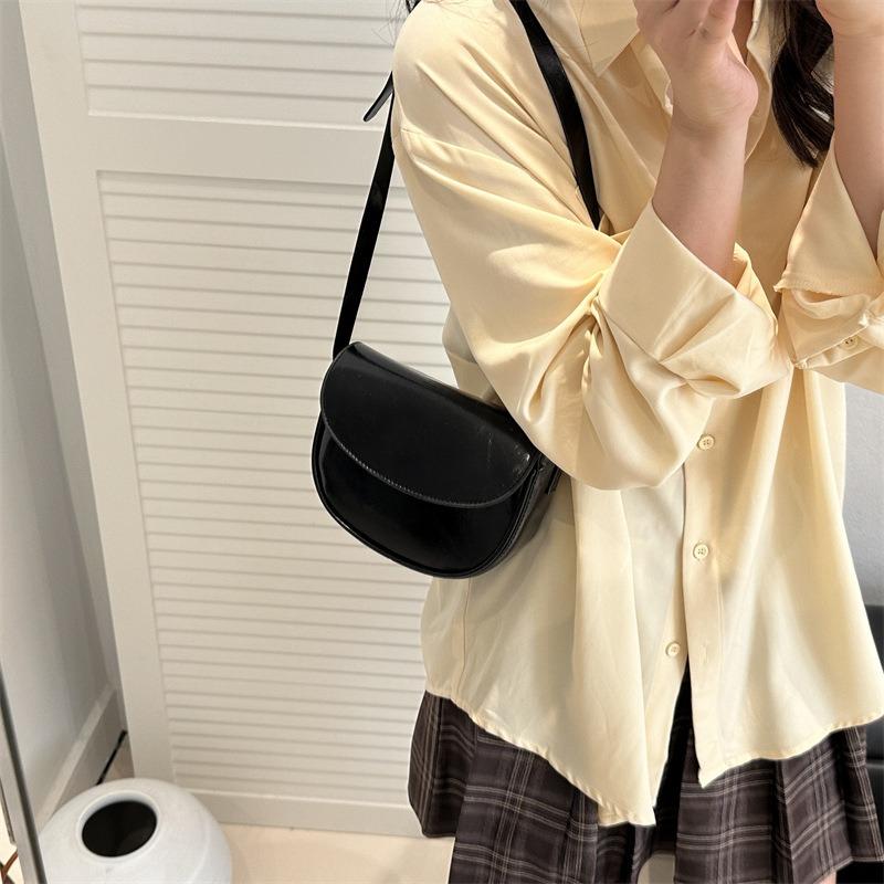 Saddle Bag Women's New Shoulder Strap Shoulder Armpit Bag Retro Style Simple Design Messenger Bag Handbag