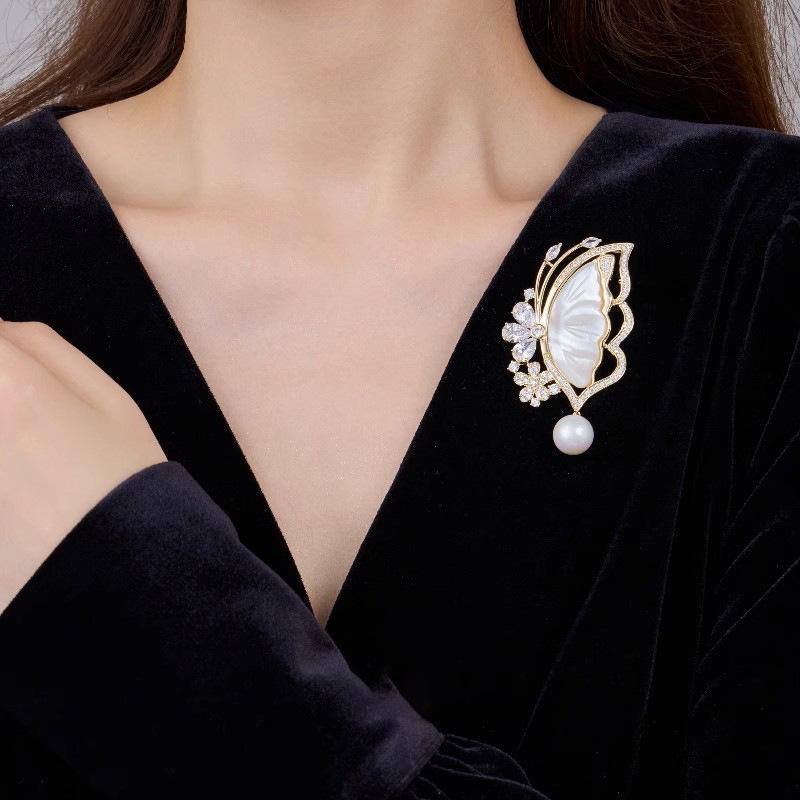 Delicate Carved Butterfly Brooch, High-End Femininity Imitation Shell Pearl Brooch, Niche Design Pin, Suit Accessories