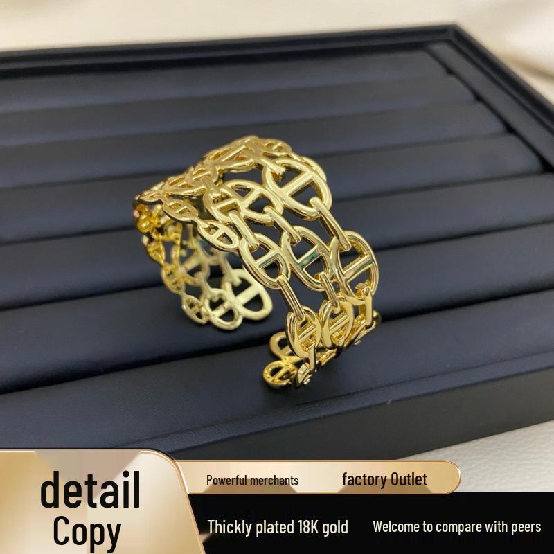 2025 Women’s Fashion Wide Layered Open Bangle: European & American Street Style with Smooth Openwork Pig Nose Design