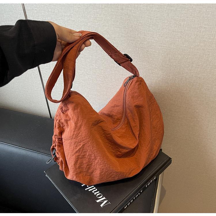 Simple Solid Color Nylon Crossbody Bag Pleated Drawstring Design Cloud Bag Lightweight and Versatile Commuter Shoulder Dumpling Bag