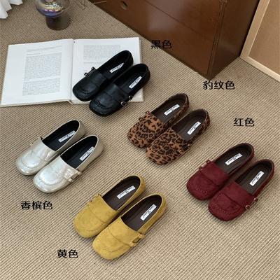 Ретро коричневые туфли-лоферы с круглым носком из маленькой кожи в британском колледжском стиле 2025 новые женские туфли-одинарки с глубоким вырезом на плоской подошве